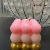 Une bougie BUBBLE parfaite pour décorer vos pièces ou encore pour sublimer vos tables. Cette bougie à la forme atypique apporte de l'originalité et une certaine authenticité.