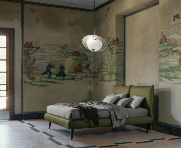 Le lit FRANK aux formes rectangulaires, est sobre et contemporain. La collection My room est exceptionnelle car elle allie classicisme et modernité.