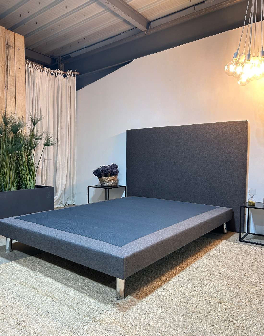 tête de lit chocolat Notre tête de lit LISA au design simple, décorera votre pièce etv ajoutera une touche de modernité à votre chambre. En plus d'habiller votre chambre, elle sert de support aux oreillers, elle permet de vous maintenir lorsque vous lisez un livre, regardez un film, et permet même de protéger vote mur pendant votre sommeil.