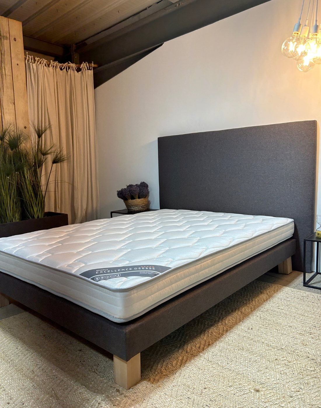 MATELAS DEESSE DÉESSE est un matelas parfait pour vos chambres d'amis, vos enfants/jeunes adultes ou encore un couchage d'appoint.