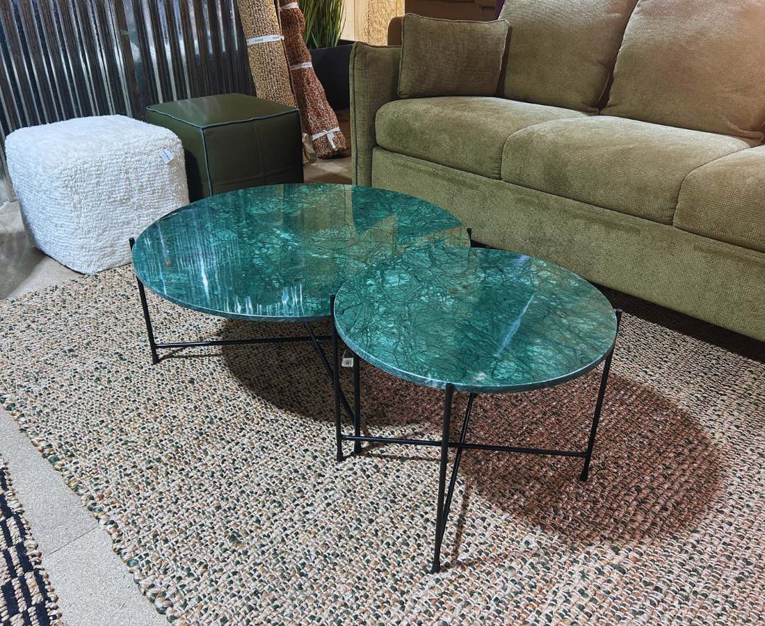 Table basse marbre vert sur jute