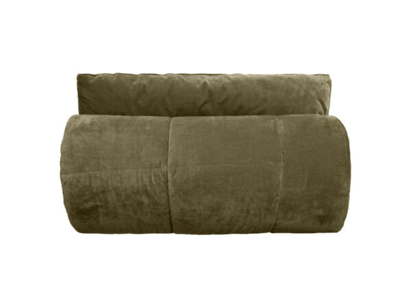 Notre édredon velour moki garniture incluse Un chemin de lit ou un édredon est un accessoire à la fois pratique et esthétique : Chaleur ciblée : posé au bas du lit, il apporte une couche supplémentaire d’isolation. Idéal pour garder les pieds bien au chaud, là où l’on ressent souvent le plus le froid la nuit. Confort modulable : contrairement à une couette trop épaisse, on peut l’ajouter ou le retirer facilement selon la température. Il est parfait pour les soirées fraîches sans avoir à changer toute la literie. Esthétique : avec ses tissus, ses motifs ou ses matières (velours, lin, fausse fourrure, coton matelassé…), il apporte une touche décorative qui habille le lit. Il donne une impression de lit douillet et soigné, digne d’une chambre d’hôtel. Polyvalence : il peut aussi servir de plaid pour se réchauffer en lisant ou en regardant un film, ou de jeté pour protéger la couette. En résumé, c’est à la fois un allié cocooning pour réchauffer vos soirées et un élément de décoration textile qui sublime la chambre. Dimensions : chemin de lit ou edredon  80X250 ou 150X150 Matières et finition : velour  velours polyester 200 g/m² doublé microfibre 70 g/m² - matelassage polyester 350 g/m² Instruction de lavage  Lavage modéré 30° Maxi  Blanchiment interdit  Séchage Tambour interdit  Repassage 110° Maxi  Nettoyage prof. sec normal Découvrez nos assortiments sur nos réseaux:  instagram