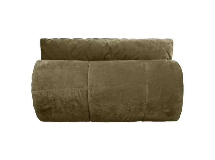 Notre édredon velour moki garniture incluse Un chemin de lit ou un édredon est un accessoire à la fois pratique et esthétique : Chaleur ciblée : posé au bas du lit, il apporte une couche supplémentaire d’isolation. Idéal pour garder les pieds bien au chaud, là où l’on ressent souvent le plus le froid la nuit. Confort modulable : contrairement à une couette trop épaisse, on peut l’ajouter ou le retirer facilement selon la température. Il est parfait pour les soirées fraîches sans avoir à changer toute la literie. Esthétique : avec ses tissus, ses motifs ou ses matières (velours, lin, fausse fourrure, coton matelassé…), il apporte une touche décorative qui habille le lit. Il donne une impression de lit douillet et soigné, digne d’une chambre d’hôtel. Polyvalence : il peut aussi servir de plaid pour se réchauffer en lisant ou en regardant un film, ou de jeté pour protéger la couette. En résumé, c’est à la fois un allié cocooning pour réchauffer vos soirées et un élément de décoration textile qui sublime la chambre. Dimensions : chemin de lit ou edredon  80X250 ou 150X150 Matières et finition : velour  velours polyester 200 g/m² doublé microfibre 70 g/m² - matelassage polyester 350 g/m² Instruction de lavage  Lavage modéré 30° Maxi  Blanchiment interdit  Séchage Tambour interdit  Repassage 110° Maxi  Nettoyage prof. sec normal Découvrez nos assortiments sur nos réseaux:  instagram