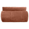 Notre couvre lit moki garniture incluse le couvre lit est un accessoire à la fois pratique et esthétique : Chaleur ciblée : posé au bas du lit ou sur la totalité du lit, il apporte une couche supplémentaire d’isolation. Idéal pour garder les pieds bien au chaud, là où l’on ressent souvent le plus le froid la nuit. Confort modulable : contrairement à une couette trop épaisse, on peut l’ajouter ou le retirer facilement selon la température. Il est parfait pour les soirées fraîches sans avoir à changer toute la literie. Esthétique : avec ses tissus, ses motifs ou ses matières (velours, lin, fausse fourrure, coton matelassé…), il apporte une touche décorative qui habille le lit. Il donne une impression de lit douillet et soigné, digne d’une chambre d’hôtel. Polyvalence : il peut aussi servir de plaid pour se réchauffer en lisant ou en regardant un film, ou de jeté pour protéger la couette. En résumé, c’est à la fois un allié cocooning pour réchauffer vos soirées et un élément de décoration textile qui sublime la chambre. Dimensions : couvre lit 3 tailles:  Matières et finition : velour velours polyester 200 g/m² doublé microfibre 70 g/m² - matelassage polyester 350 g/m² Instruction de lavage  Lavage modéré 30° Maxi  Blanchiment interdit  Séchage Tambour interdit  Repassage 110° Maxi  Nettoyage prof. sec normal Découvrez nos assortiments sur nos réseaux:  instagram